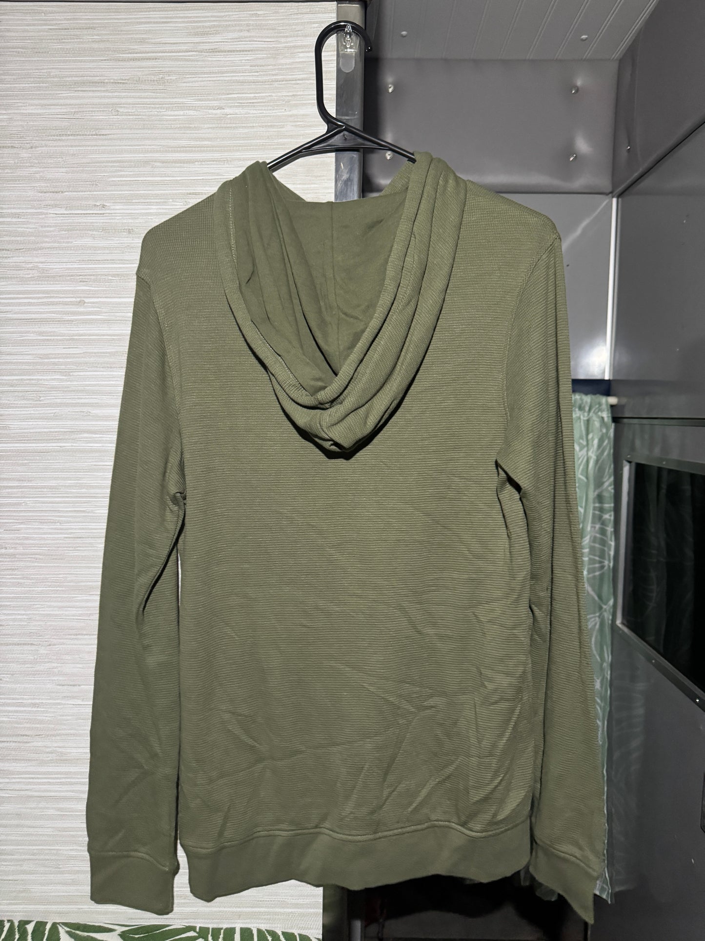 Men's hooded long sleeve